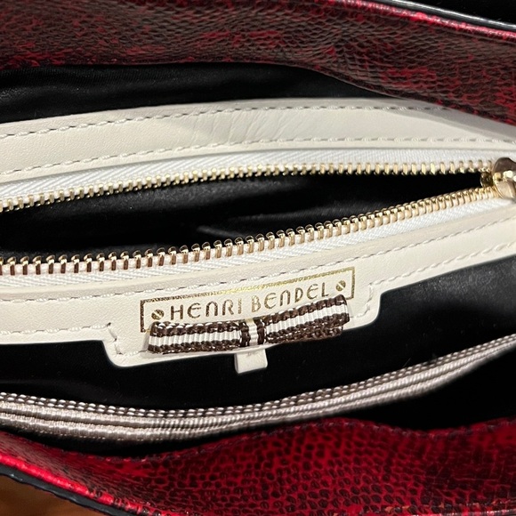HENRI BENDEL NWOT The Whitney Lizard Messenger Bag w/ dust bag - Picture 16 of 16
